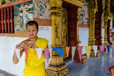 İki Budist rahipler Tapınağı dekorasyon