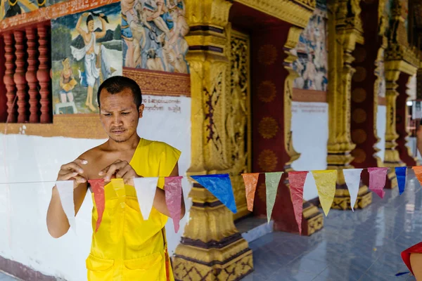 İki Budist rahipler Tapınağı dekorasyon