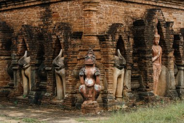 Antik tapınak heykeli 