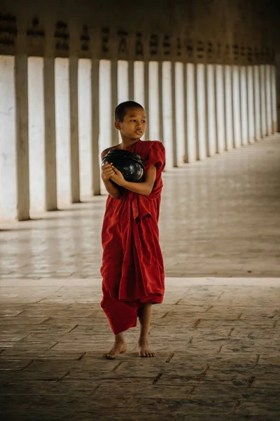 Little buddhist monk walking on street — Stock Photo, Image