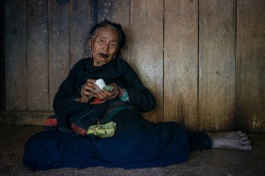 Siyah dudaklı kadın