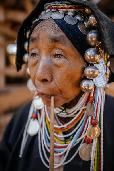 Kadın kıdemli yasaktır borusu