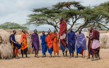 Dans ve atlama Afrika kabilesinin üyeleri
