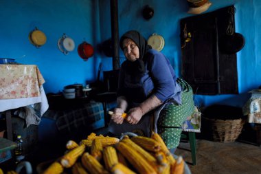 Başörtüsü Mısır soyma kadın