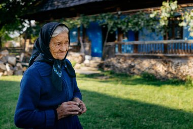 Kadın başörtüsü uzağa arıyorsunuz