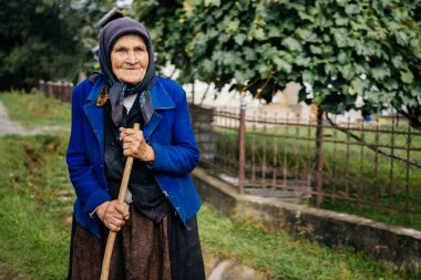 Kadın başörtüsü uzağa arıyorsunuz