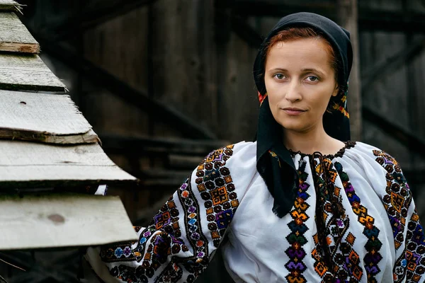 Girl looking at camera — Stock Photo, Image