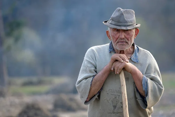 Old man standing and looking at camera — Stock Photo, Image