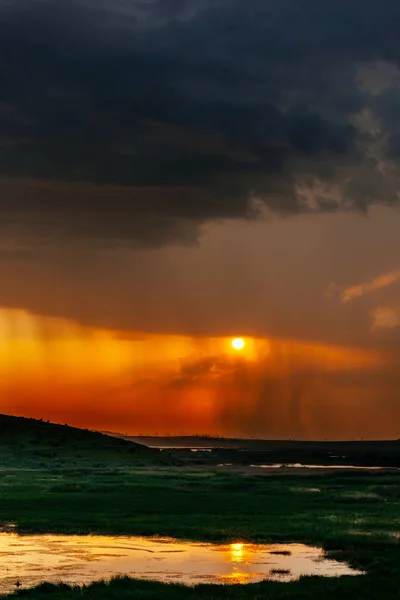 A naplemente távolságra eső Jogdíjmentes Stock Képek
