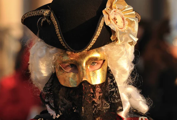 Human in venetian mask standing at carnival — Stock Photo, Image