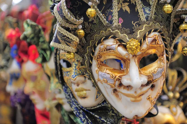 Verzierte venezianische Masken — Stockfoto