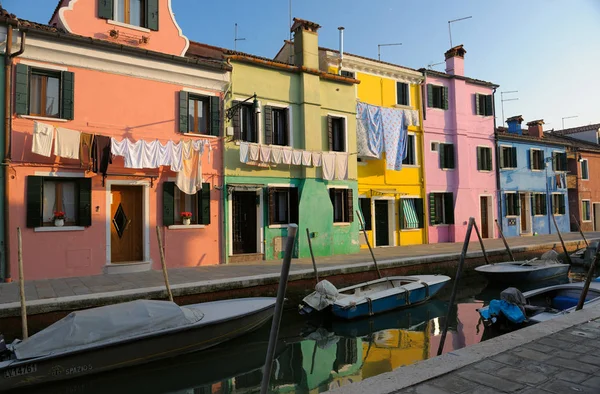 Bateaux flottant sur le canal — Photo