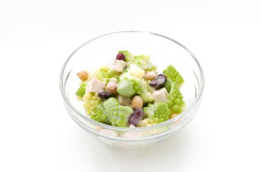 Romanesco brokoli ile sebze salatası 