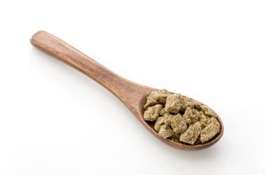 Tahta kaşıkta esmer şeker