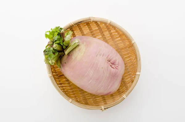 Beni Shigure Daikon Ravanello Giapponese Rosso Colabrodo Bambù Sfondo Bianco — Foto Stock