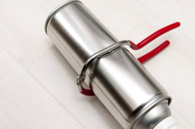 Kullanılmış Aerosol kutularından kurtul. Ev atığı. ponksiyon sprey kutuları