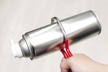 Kullanılmış Aerosol kutularından kurtul. Ev atığı. ponksiyon sprey kutuları