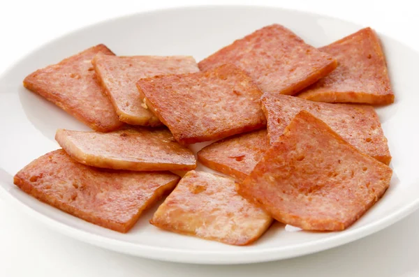 Gebratenes Lunchfleisch Auf Weißem Teller — Stockfoto