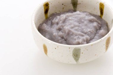 Japon yemeği, Okinawa mutfağı, Ta-nmu (Taimo) ringaku, Taimo kaynatın ve kabuğunu soyun, ezin, şeker ekleyin ve yoğurun.