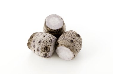 Taimo sığ su tarlalarında (çeltik tarlalarında) yetişen bir taro. Ayrıca Mizuimo olarak da bilinir. Okinawa Adası 'nda, Ta-nmu (Kinmucho' da, Terim 'de veya Dönem' de) olarak adlandırılır.)