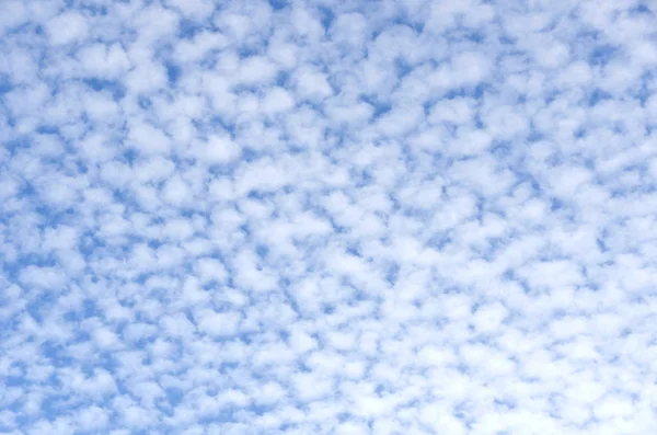 Céu Azul Com Nuvens Brancas Cirrocumulus Fundo Natureza — Fotografia de Stock