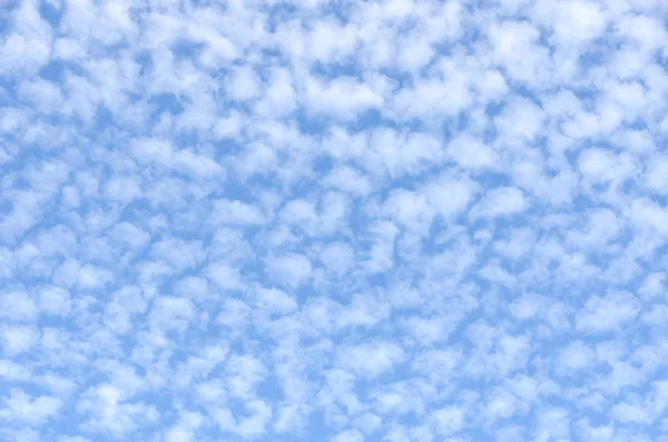 Céu Azul Com Nuvens Brancas Cirrocumulus Fundo Natureza — Fotografia de Stock