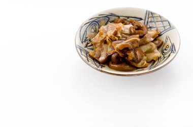 Japon yemeği, Okinawa mutfağı, karıştırılmış Chiraga (domuz kafasının derisi) ve turp.