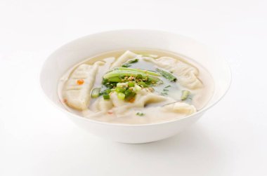 Gyoza çorbası, bok-choy 'lu börek ve temiz çorba.