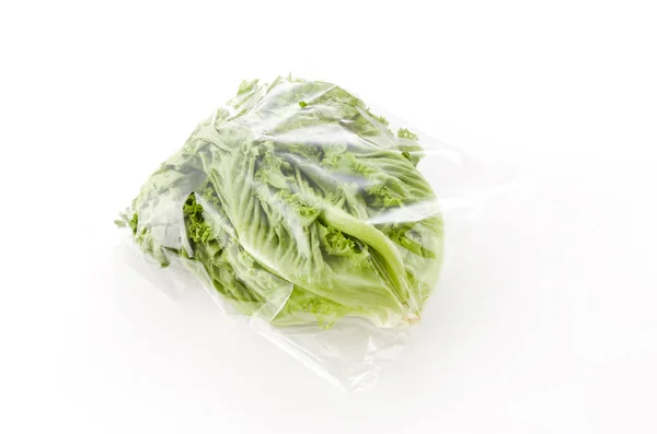 Frische Grüne Blätter Salat Plastiktüte Auf Weißem Hintergrund — Stockfoto