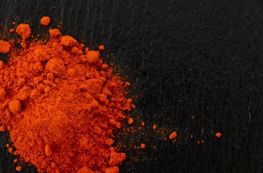 kırmızı biber toz yığını