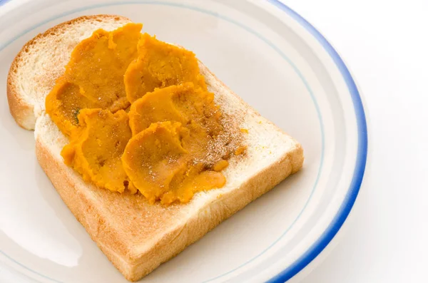 Kürbispaste Auf Toastbrot Mit Zimtzucker — Stockfoto