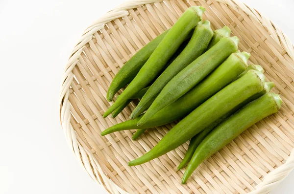 Färsk Okra Bambu Durkslag Vit Bakgrund — Stockfoto