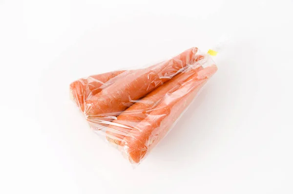 Frische Karotte Plastiktüte Auf Weißem Hintergrund — Stockfoto