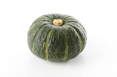 Beyaz arkaplanda Japon yeşil kabağı