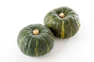 Beyaz arkaplanda Japon yeşil kabağı