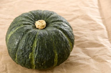 Kraft kağıdında Japon yeşil kabağı