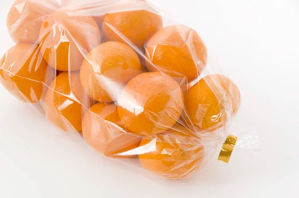 Citrus Unshiu Maduro Satsuma Naranja Bolsa Plástico Sobre Fondo Blanco — Foto de Stock