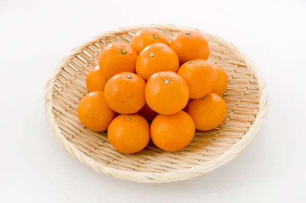 Ripe Citrus Unshiu Satsuma Orange Bamboo Sieve White Background — Stock Photo, Image