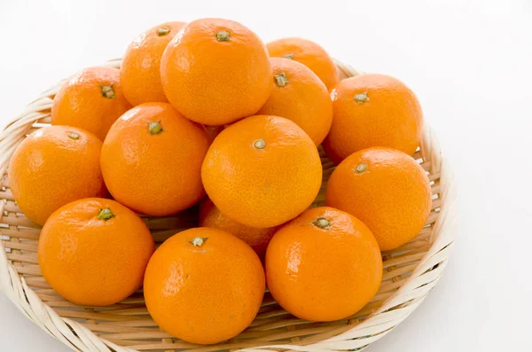 Ripe Citrus Unshiu Satsuma Orange Bamboo Sieve White Background — Stok Foto