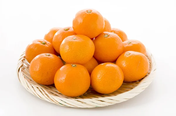 Ripe Citrus Unshiu Satsuma Orange Bamboo Sieve White Background — Stok Foto