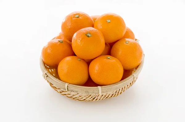 Ripe Citrus Unshiu Satsuma Orange Bamboo Sieve White Background — Stok Foto