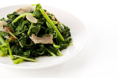 Kızartma Amaranth ve beyaz tabakta domuz eti