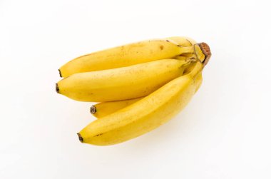 Beyaz arkaplanda izole edilmiş muz sürüsü