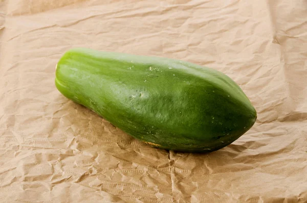 Zielona Papaja Papierze Kraft — Zdjęcie stockowe