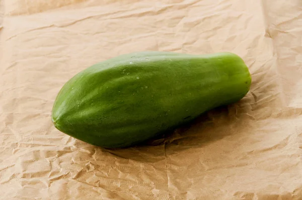 Zielona Papaja Papierze Kraft — Zdjęcie stockowe