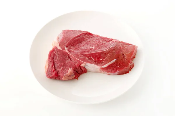 Steak Rond Sur Une Assiette Sur Fond Blanc — Photo