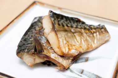 Japon yemeği, Saba no shioyaki, tuzlanmış uskumru.