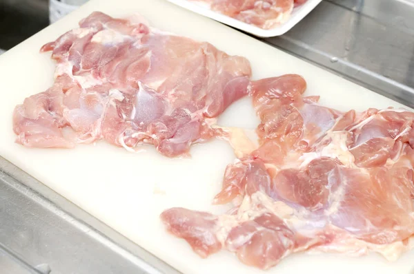 Przygotowuję Jedzenie Dla Kurczaków Saute Kurczaka Stek Kurczaka — Zdjęcie stockowe