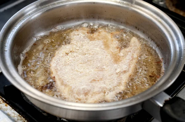 Gebratene Hühnerstreifen Der Pfanne — Stockfoto