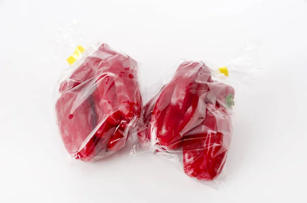 Rode Paprika Plastic Zak Witte Achtergrond — Stockfoto